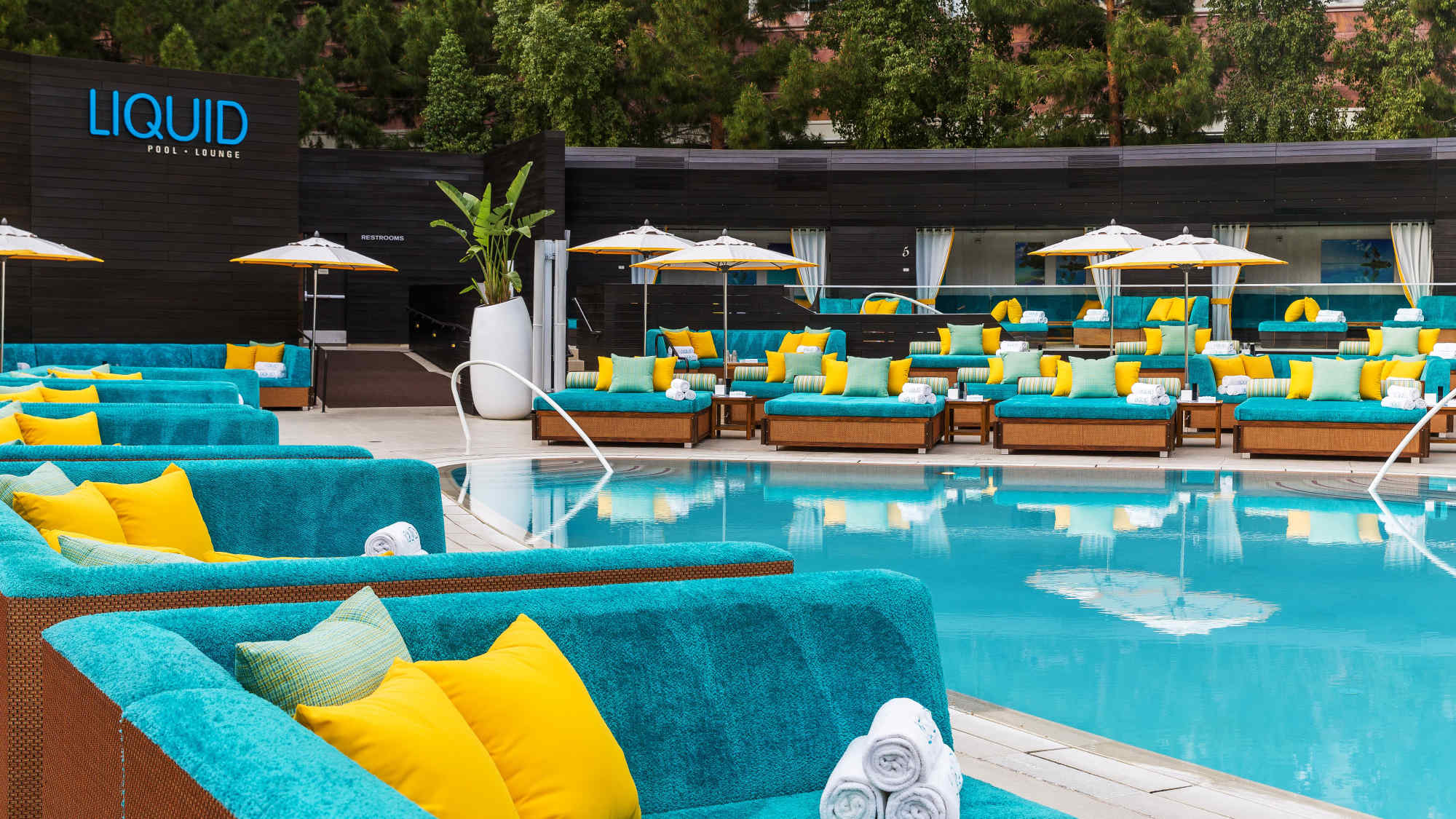 las vegas aria liquid pool lounge daybeds and pool couches