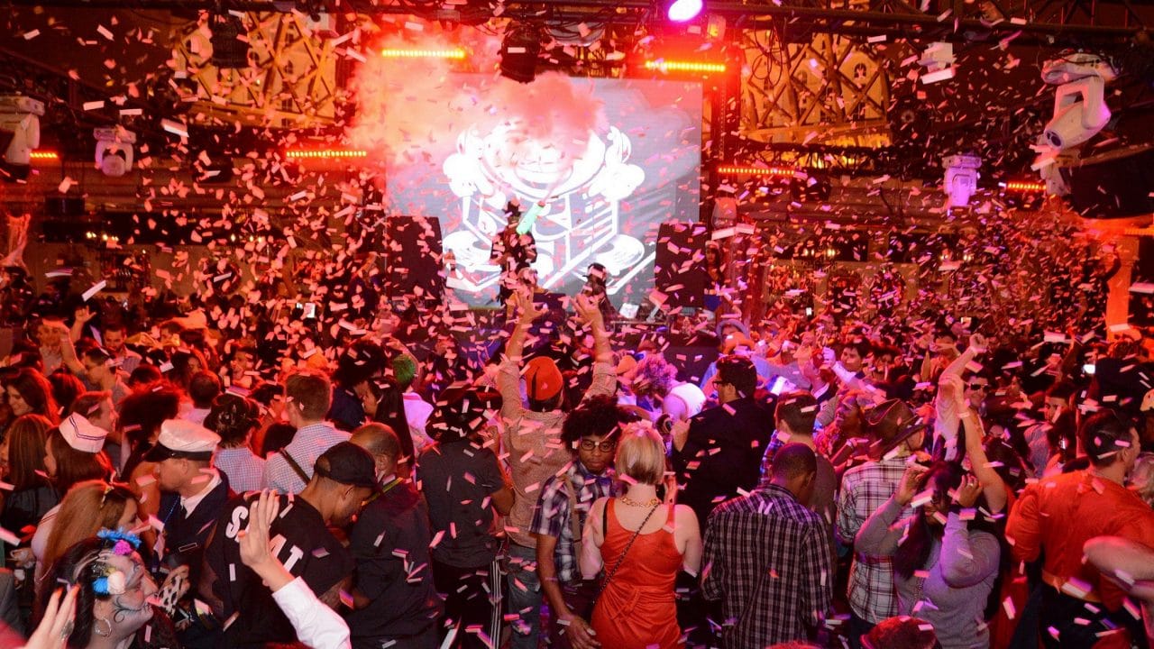 Las Vegas chateau nightclub and rooftop dj nightlife party
